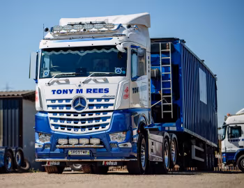 Mercedes-Benz Arocs 2553 "VE Day 75th Anniversary Truck" [UK-spec] '2020