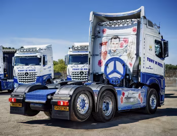 Mercedes-Benz Arocs 2553 "VE Day 75th Anniversary Truck" [UK-spec] '2020