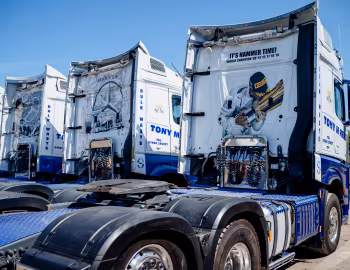 Mercedes-Benz Arocs 2553 "VE Day 75th Anniversary Truck" [UK-spec] '2020