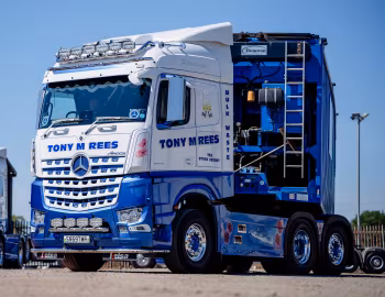 Mercedes-Benz Arocs 2553 "VE Day 75th Anniversary Truck" [UK-spec] '2020