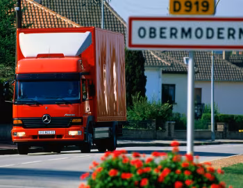 Mercedes-Benz Atego 1528 mit Sommer Kofferaufbau '1998–2004