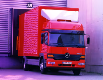 Mercedes-Benz Atego 1528 mit Sommer Kofferaufbau '1998–2004