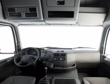 Panel frontal Mercedes-Benz Atego 2426 6×2 [Brazil] '2011–pr.