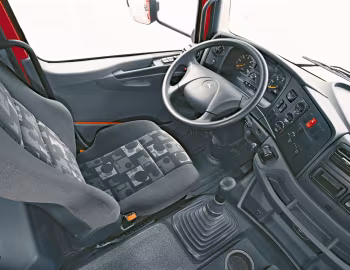 Interior Mercedes-Benz Atego 818 '10.2004–13