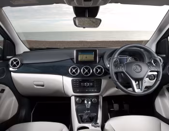 Panel frontal Mercedes-Benz B 180 CDI BlueEfficiency [UK-spec] (W246) '2012–14