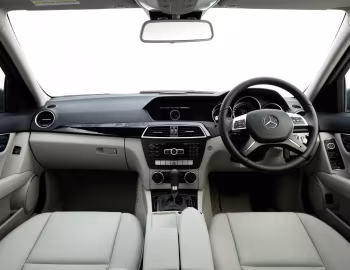 Interior Mercedes-Benz C 220 CDI Estate [UK-spec] (S204) '2011–14