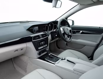 Interior Mercedes-Benz C 220 CDI Estate [UK-spec] (S204) '2011–14