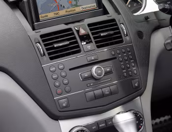 Interior Mercedes-Benz C 220 CDI Sport [UK-spec] (W204) '2007–11