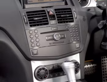 Interior Mercedes-Benz C 220 CDI Sport Estate [UK-spec] (S204) '2008–11