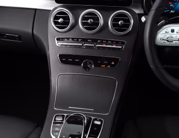 Interior Mercedes-Benz C 220 d 4MATIC AMG Line Estate [UK-spec] (S205) '2018–21