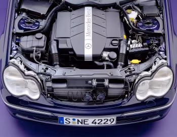 Bajo el capó Mercedes-Benz C 240 (W203) '2000–04