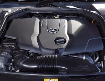 Sob o capô Mercedes-Benz C 250 AMG Line [Australia] (W205) '2014–18
