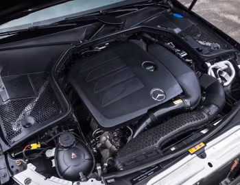 Под капотом 2019–21 Mercedes-Benz C 300 Coupé AMG Line [North America] (C205) '2018–21