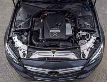 Bajo el capó 2016–18 Mercedes-Benz C 350 e Avantgarde Line [North America] (W205) '2015–18
