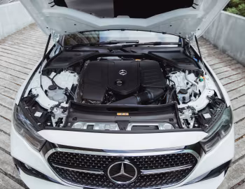 Bajo el capó Mercedes-Benz E 350 e AMG Line [Malaysia] (W214) '09.2024–pr.