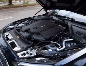Bajo el capó Mercedes-Benz E 200 Avantgarde Line [India] (W214) '2024–pr.