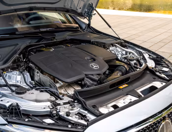 Sous la capuche Mercedes-Benz E 220 d 4MATIC AMG Line [Worldwide] (W214) '2023–pr.