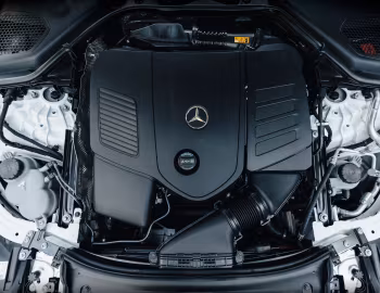 Под капотом Mercedes-Benz E 220 d AMG Line [Japan] (W214) '2023–н.в.