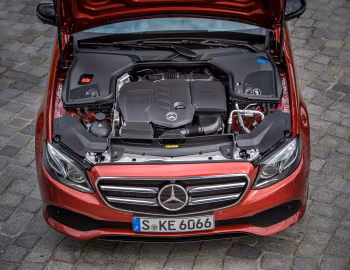 Под капотом Mercedes-Benz E 220 d Avantgarde Line Estate [Worldwide] (S213) '09.2016–20