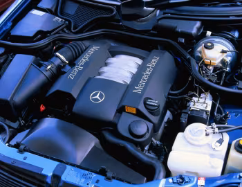 Bajo el capó Mercedes-Benz E 240 Elegance (W210) '07.1999–03.2002