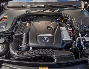 Sob o capô 2017–20 Mercedes-Benz E 300 4MATIC AMG Line [North America] (W213) '2016–20