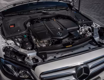 Bajo el capó Mercedes-Benz E 300 de AMG Line [Worldwide] (W213) '2018–20