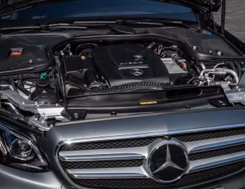 Bajo el capó Mercedes-Benz E 300 e AMG Line [Worldwide] (W213) '2018–20