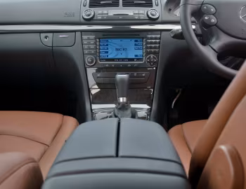 Interior Mercedes-Benz E 320 CDI Estate [UK-spec] (S211) '2006–09