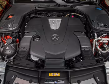 Bajo el capó 2018–20 Mercedes-Benz E 400 4MATIC AMG Line Cabrio [North America] (A238) '2017–20