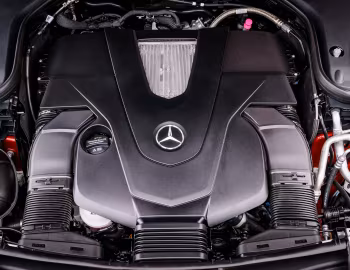 Bajo el capó Mercedes-Benz E 400 4MATIC AMG Line Coupé [UK-spec] (C238) '2017–20