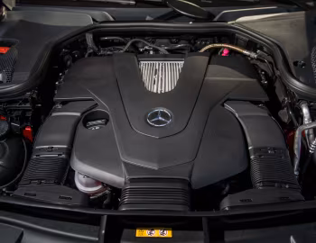 Bajo el capó 2017–20 Mercedes-Benz E 400 4MATIC AMG Line Estate [North America] (S213) '2017–20