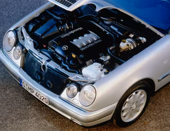 Bajo el capó Mercedes-Benz E 430 4MATIC Elegance (W210) '07.1999–03.2002
