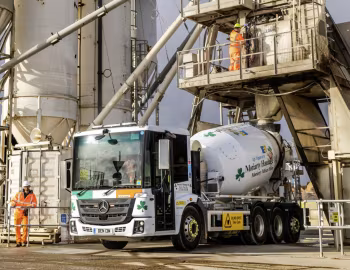 Mercedes-Benz Econic 3235 L with concrete mixer body [RHD] '2015–pr.
