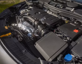 Bajo el capó 2021–23 Mercedes-Benz GLA 250 AMG Line [North America] (H247) '2020–23