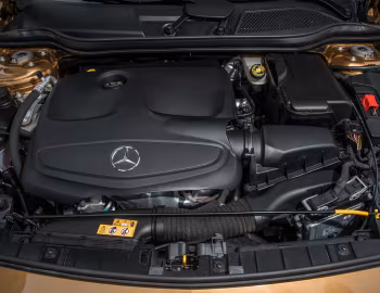 Под капотом 2018–20 Mercedes-Benz GLA 250 4MATIC [North America] (X156) '2017–20