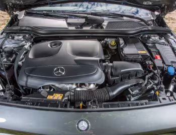 Bajo el capó 2015–17 Mercedes-Benz GLA 250 4MATIC AMG Line [North America] (X156) '2014–17