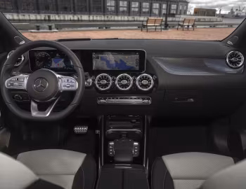 Panel frontal 2021–23 Mercedes-Benz GLA 250 4MATIC AMG Line [North America] (H247) '2020–23