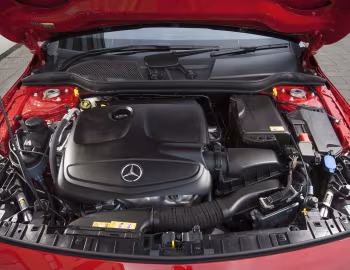 Sob o capô Mercedes-Benz GLA 250 4MATIC AMG Line [UK-spec] (X156) '2014–17