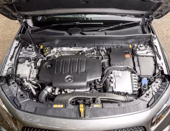 Bajo el capó Mercedes-Benz GLB 200 d AMG Line [UK-spec] (X247) '2023–pr.