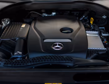 Bajo el capó Mercedes-Benz GLC 250 4MATIC AMG Line [Malaysia] (X253) '2015–19