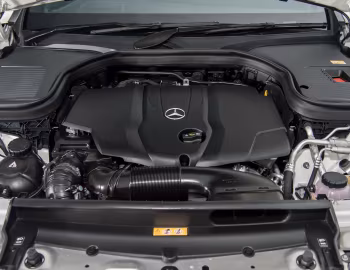 Sob o capô Mercedes-Benz GLC 250 d 4MATIC AMG Line [UK-spec] (X253) '2015–19