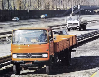 Mercedes-Benz LP 813 Pritschenwagen (Br.318) '1973–77