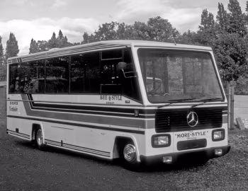 Mercedes-Benz LPO 813 Bee Style "Mercury" [UK-spec] (B25F) '04.1985