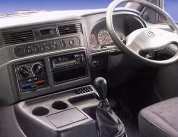 Panel frontal Mercedes-Benz MB 140 D Istana '1997–????