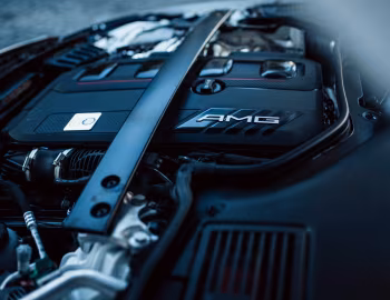 Bajo el capó Mercedes-AMG C 63 S E Performance [Japan] (W206) '2023–pr.
