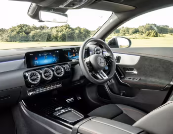 Інтер'єр Mercedes-AMG CLA 35 4MATIC [UK-spec] (C118) '2023–н.ч.