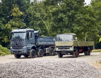 Mercedes-Benz Arocs 3251 mit Meiller Trigenius D421 Dreiseitenkipper, Mercedes-Benz LP 1519 Pritschenwagen