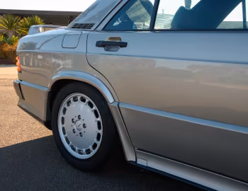 Mercedes-Benz 190 E 2.3-16 [UK-spec] (W201) '09.1984–10.1988