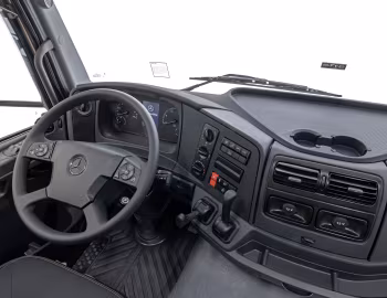 Interior Mercedes-Benz Axor 2545 tractor [Brazil] '2025–????