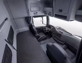 Interior Mercedes-Benz Axor 2545 tractor [Brazil] '2025–????